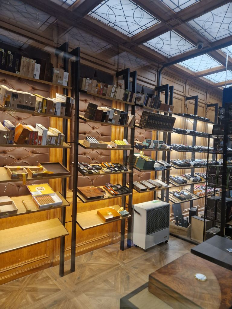 The Gentlemen’s Club - Coffee, Whisky and Cigar Lounge