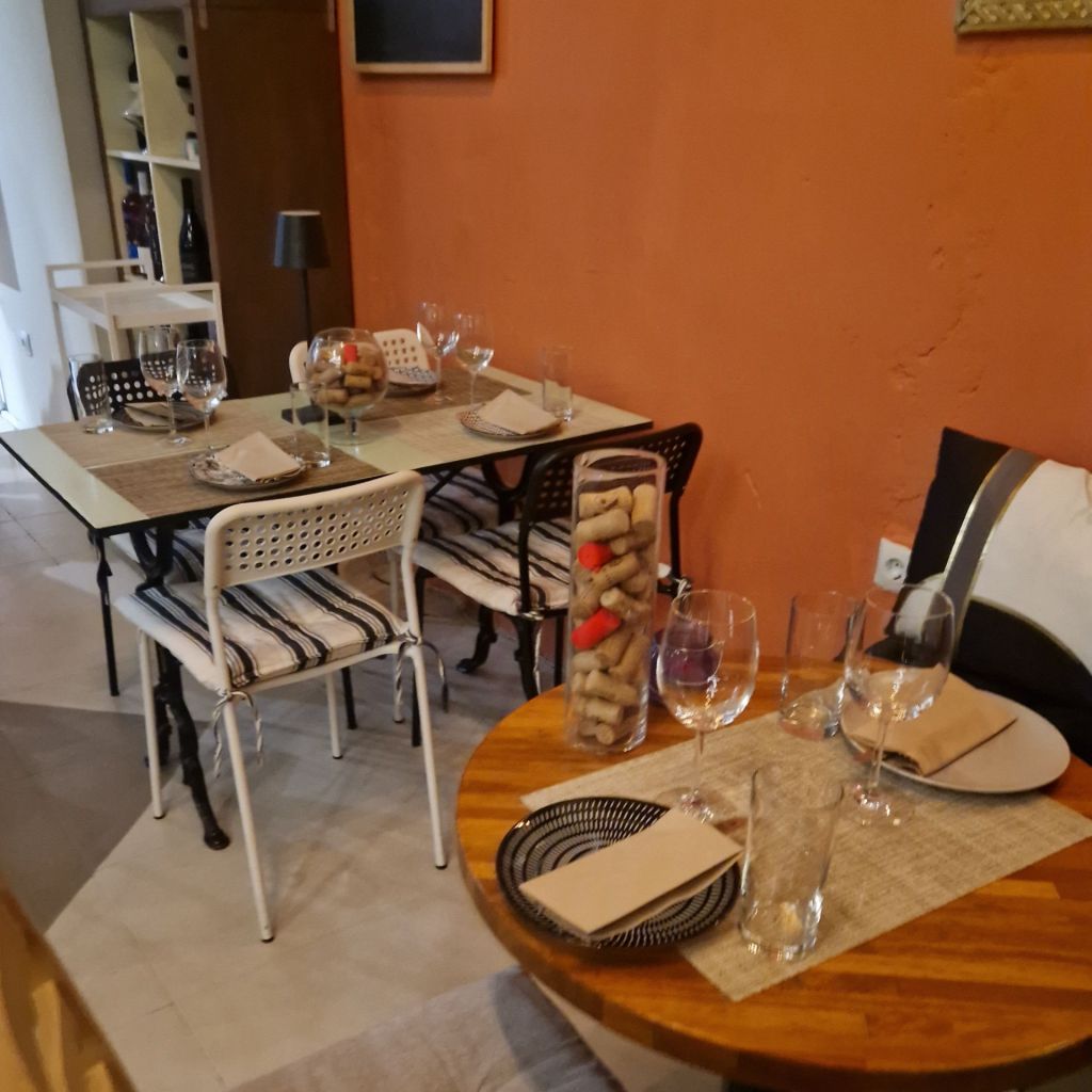 Wine Bar 33