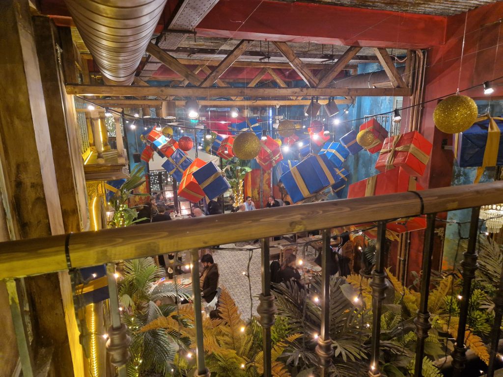 Pueblo Chido, Nea Smyrni